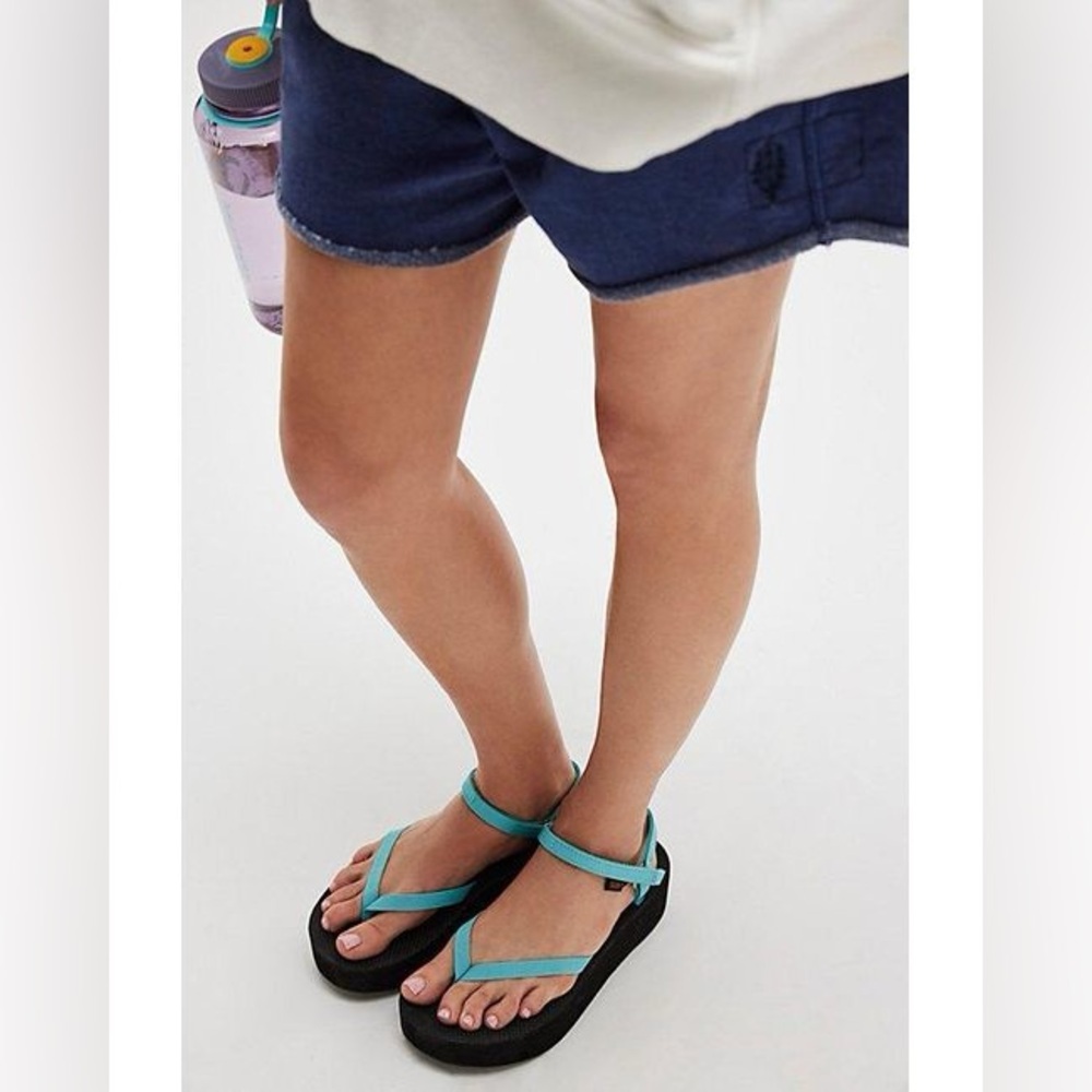 Teva Women's Flatform Sandal Slim size 9 Bright Teal/Black